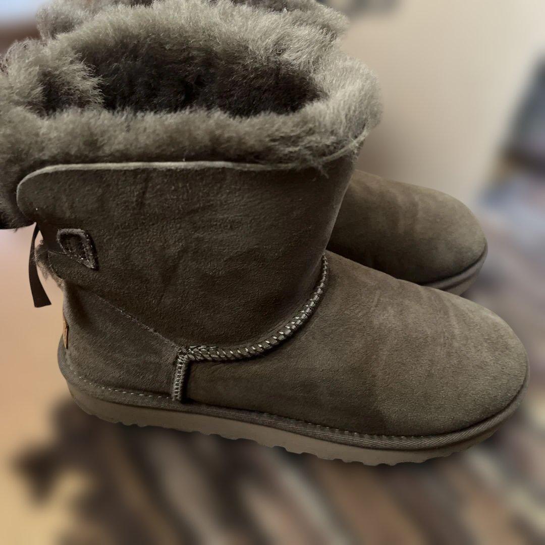 ヒマワリ様 UGG ムートンブーツ カーキ 25センチ リボン アグ