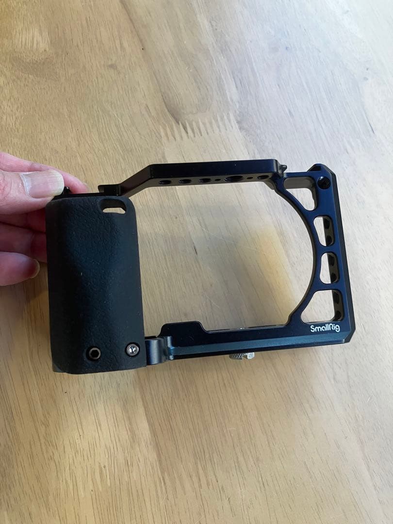 sony a6400 本体 +電池３個+希少品リグ+充電器　動画撮るのに便利