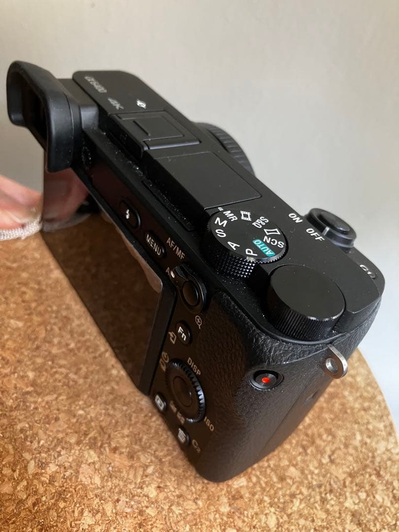 sony a6400 本体 +電池３個+希少品リグ+充電器　動画撮るのに便利