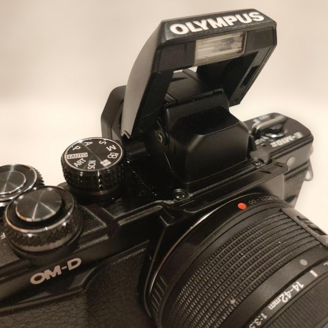 OLYMPUS OM-D E-M10 Mark II 14-42mm【美品】