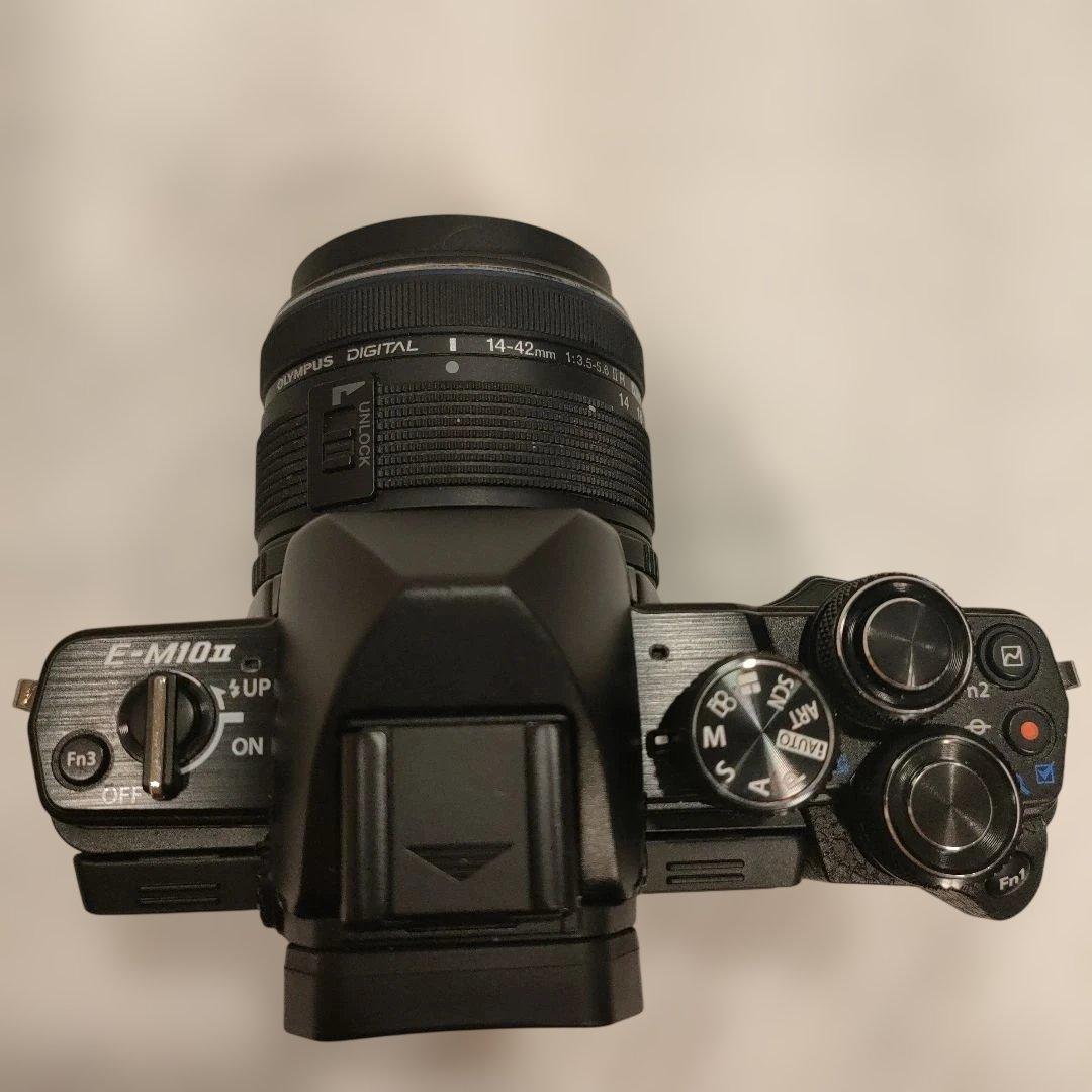 OLYMPUS OM-D E-M10 Mark II 14-42mm【美品】