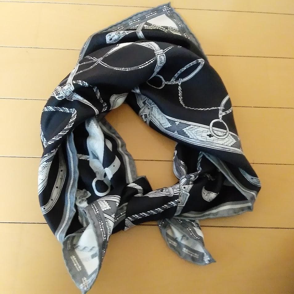 【美品】manipuri マニプリ シルクスカーフ 65 ネイティブビット