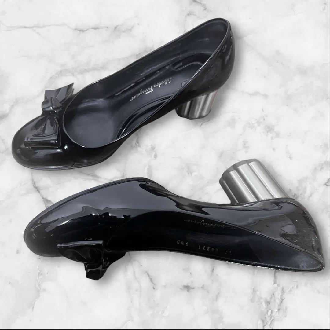 フェラガモ　リボン付き　パンプス　エナメル　ブラック　23cm相当