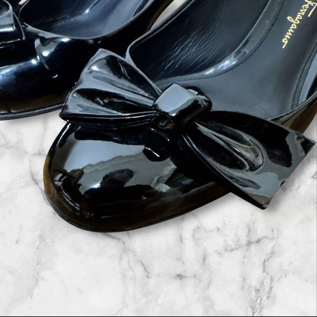 フェラガモ　リボン付き　パンプス　エナメル　ブラック　23cm相当