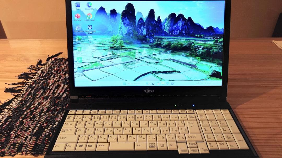 富士通 LIFEBOOK A579 15.6インチ ノートパソコン【整備品】