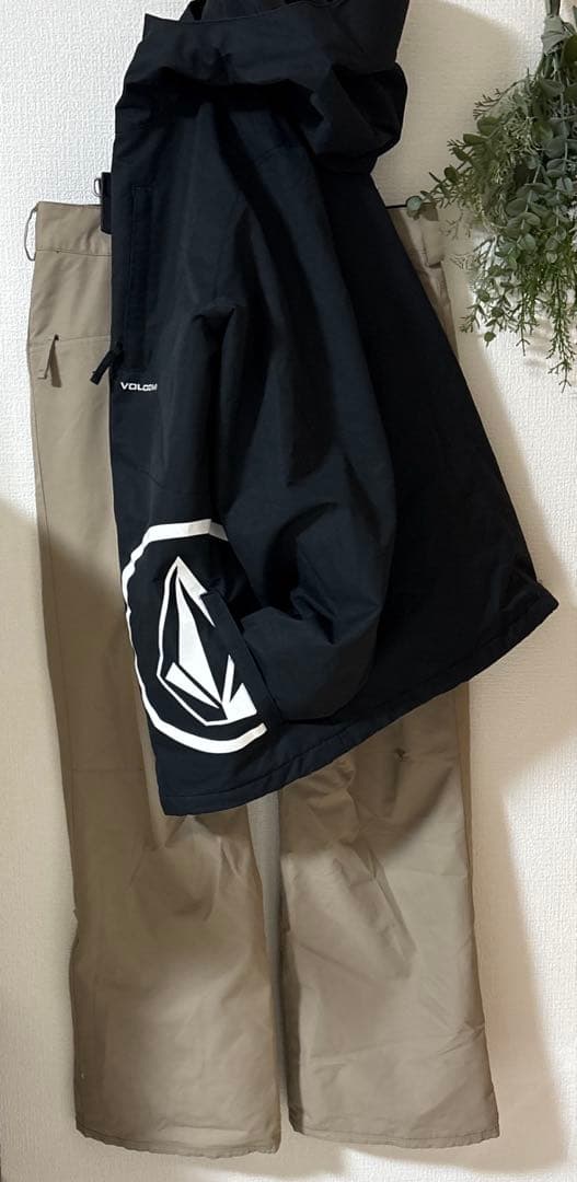 美品　VOLCOM　スノーウェア　上下セット