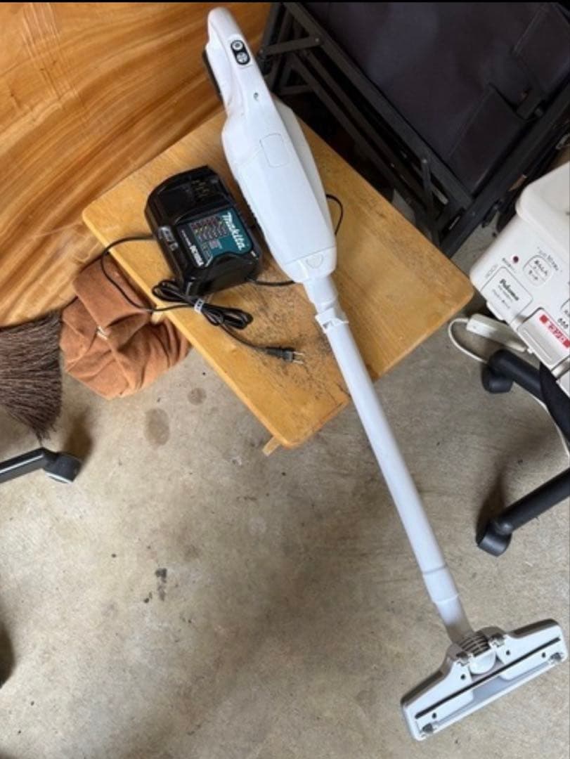 美品　マキタ クリーナー CL107FD 充電器　パック20枚付