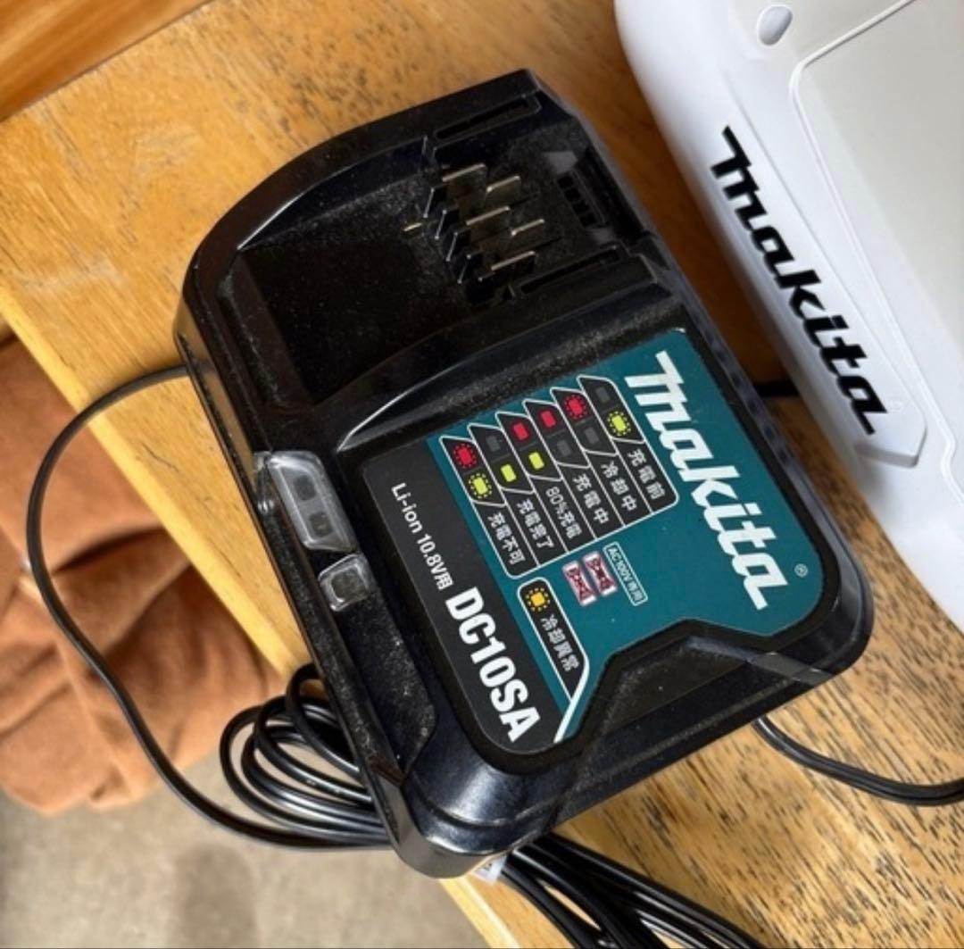 美品　マキタ クリーナー CL107FD 充電器　パック20枚付