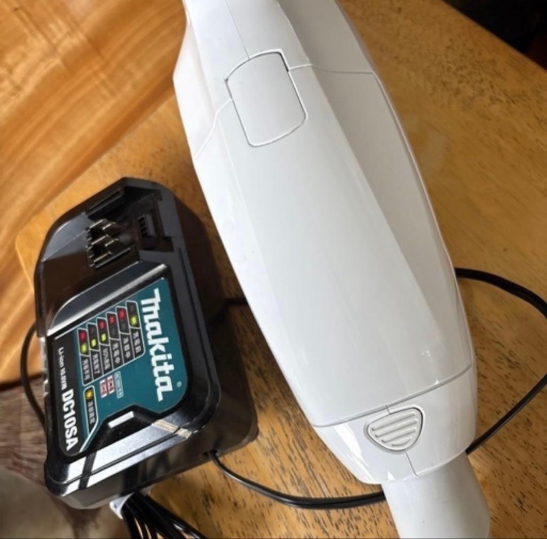 美品　マキタ クリーナー CL107FD 充電器　パック20枚付