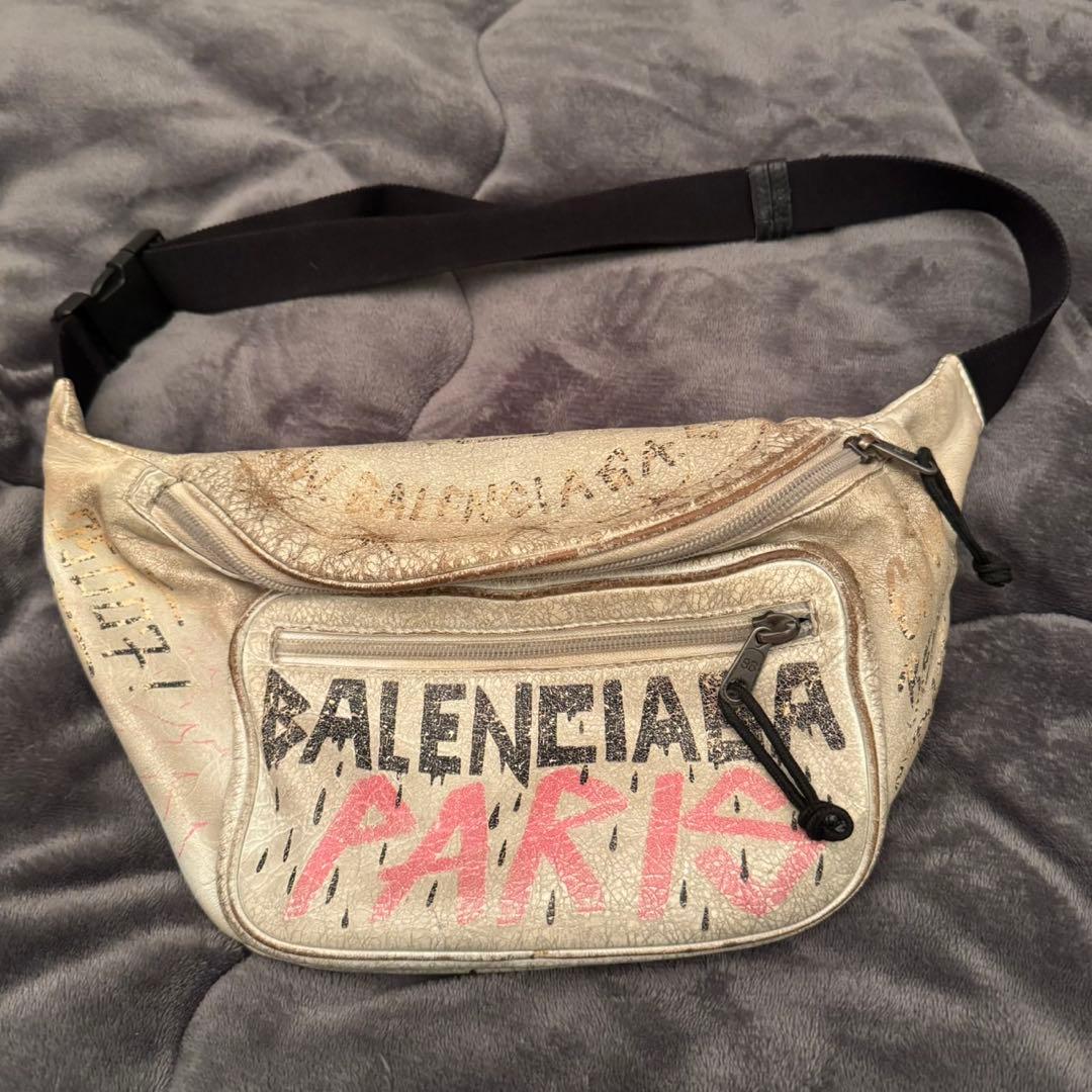 BALENCIAGA グラフィティ ボディバッグ