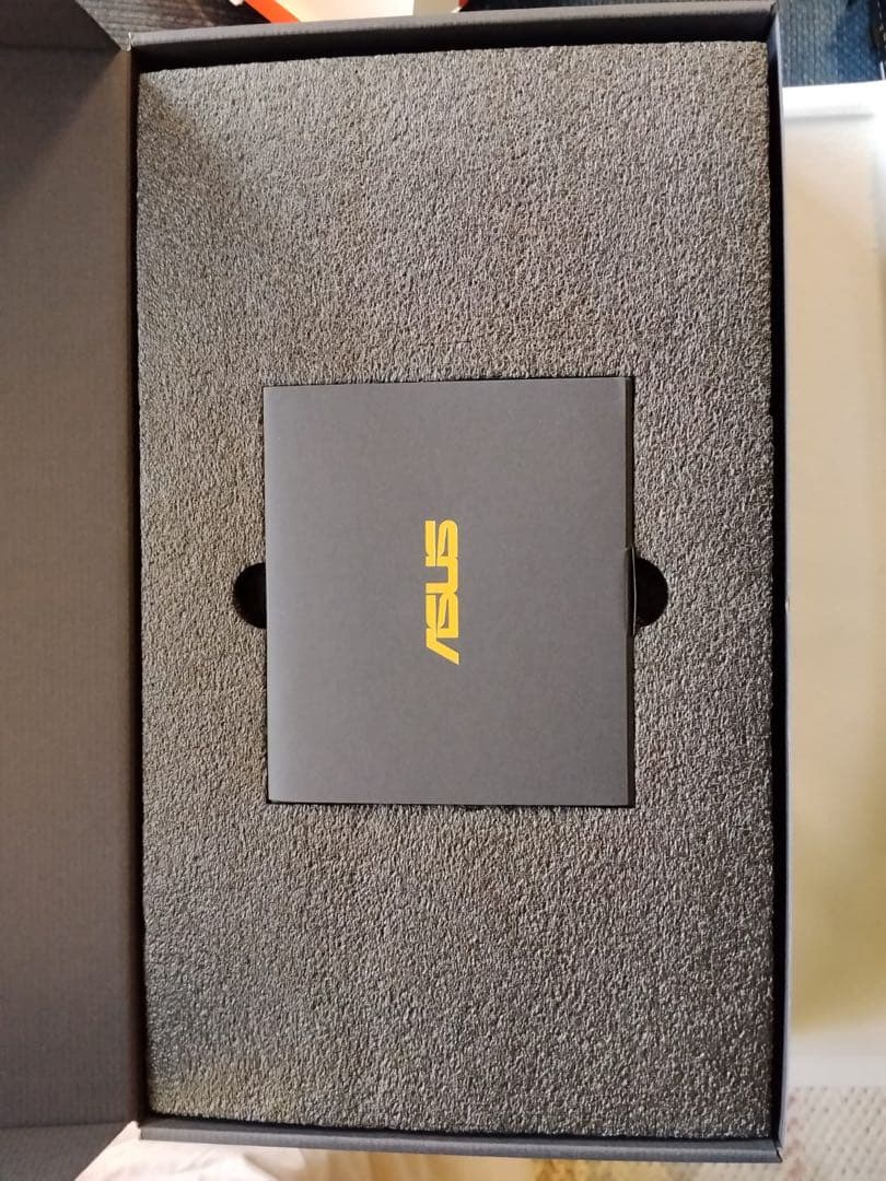 グラフィックボード・グラボ・ビデオカード ASUS TUF Gaming Radeon RX 9060 XT 16GB