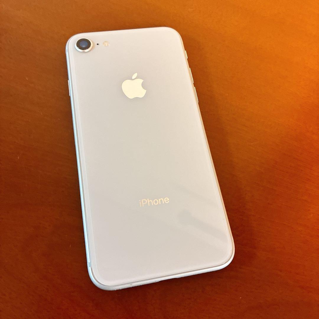 【極美品】iPhone8 64GB シルバー Apple SIMフリー