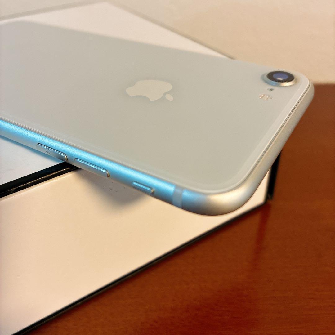 【極美品】iPhone8 64GB シルバー Apple SIMフリー