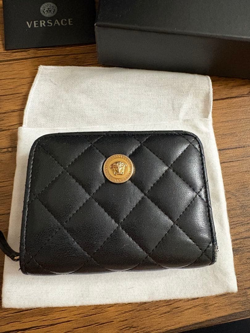 VERSACE ヴェルサーチ 二つ折り財布 キルティング レザー メデューサ黒