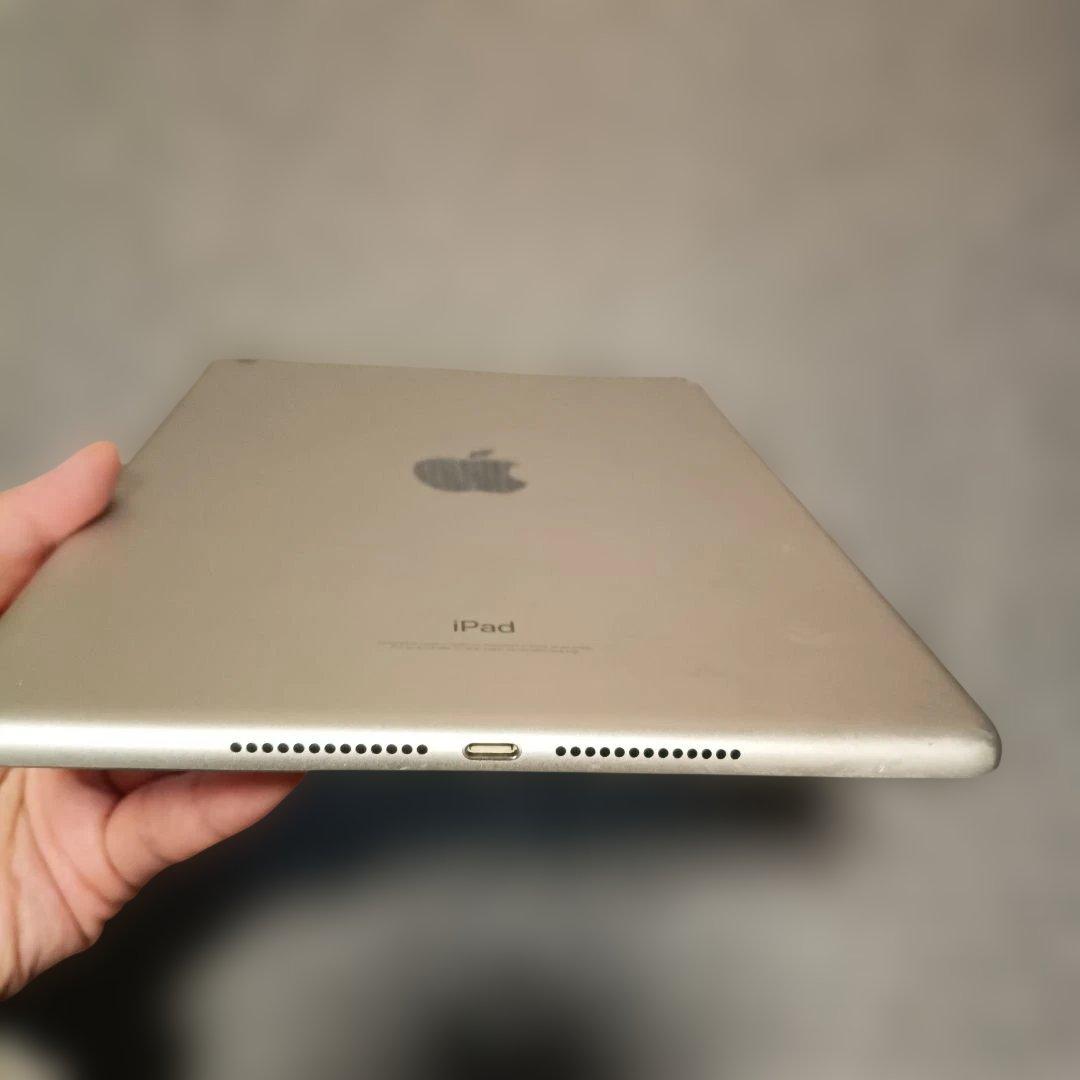 Apple iPad (第６世代) 32GB シルバー本体