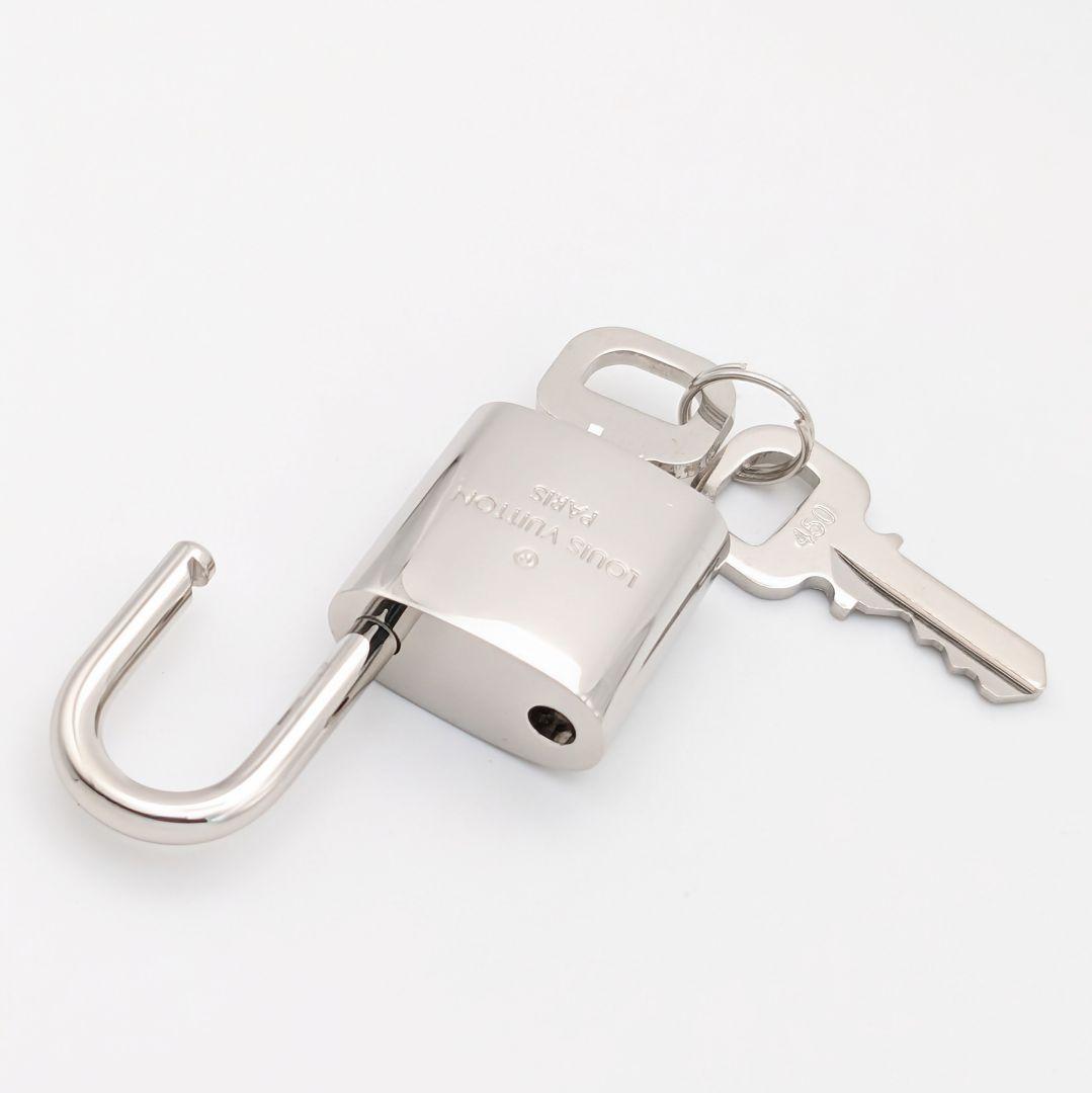 未使用品 ルイヴィトン LV シルバー カデナ パドロック 南京錠 450番