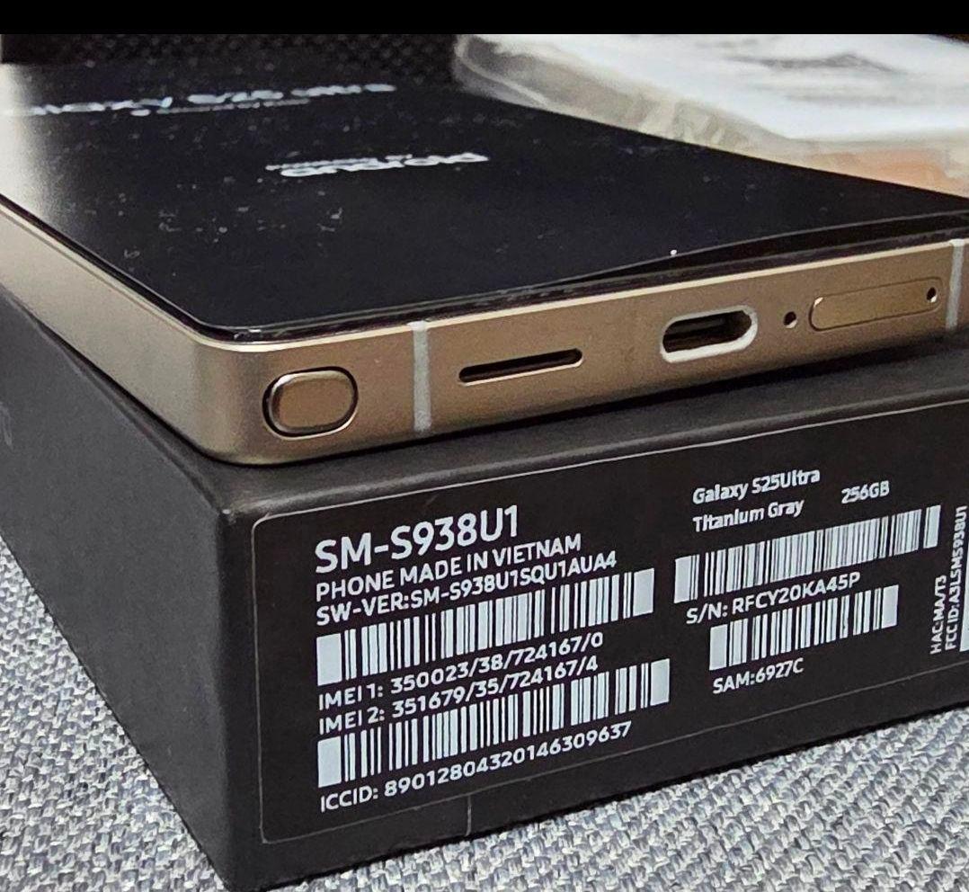 【美品】Samsung Galaxy S25 Ultra 本体 おまけ付き