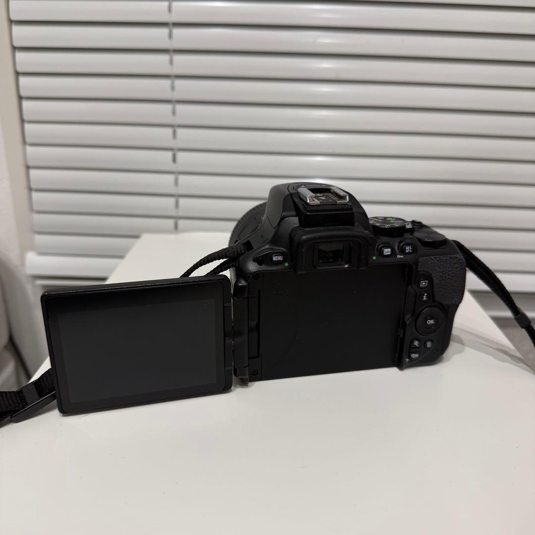 【ストラップ&レンズ&ケース付き】Nikon D5500 デジタル一眼レフカメラ
