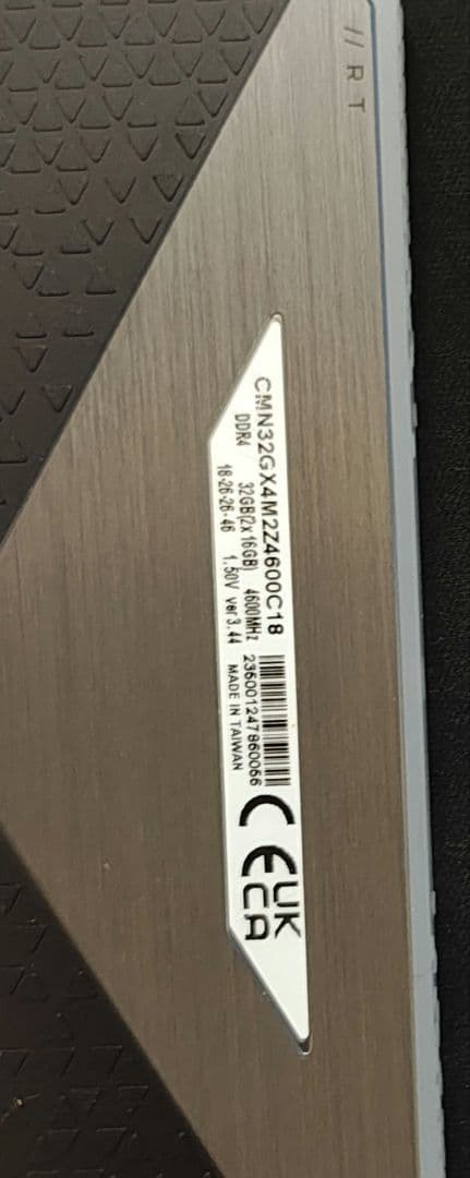 Vengeance RGB RT DDR4 4600MHz 32GBキット2つ