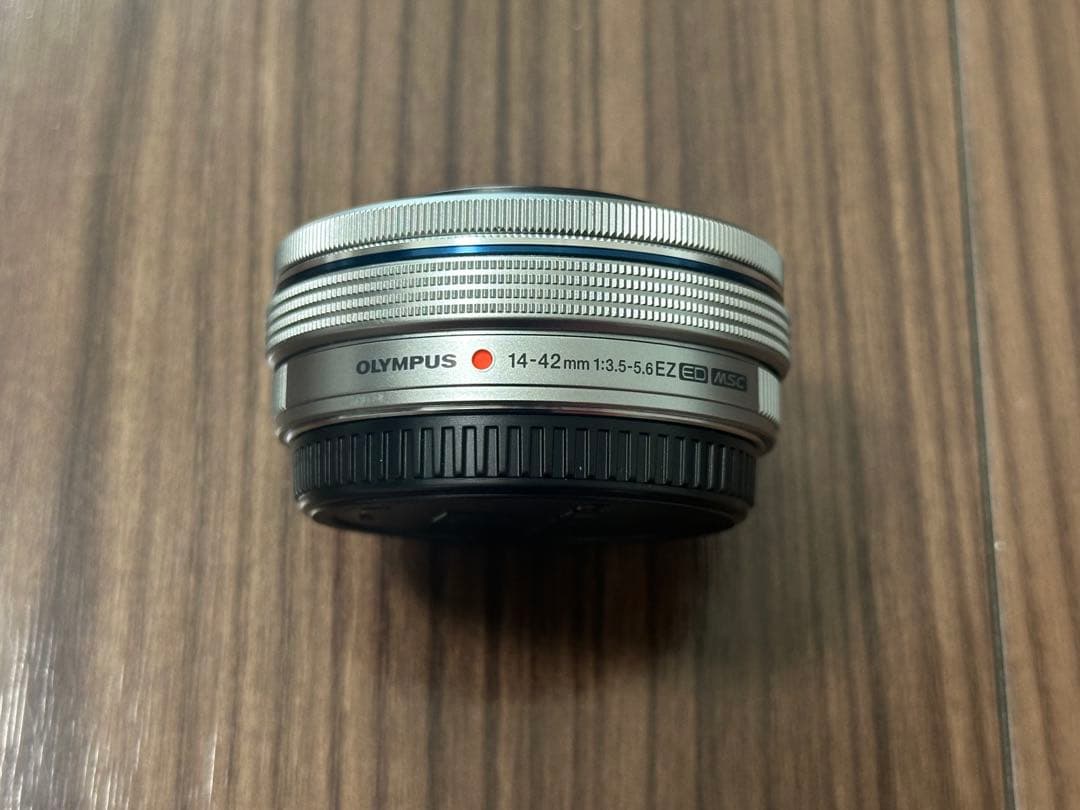 おまめ 【極美品】OLYMPUS PEN E-PL9 ホワイト レンズ付き