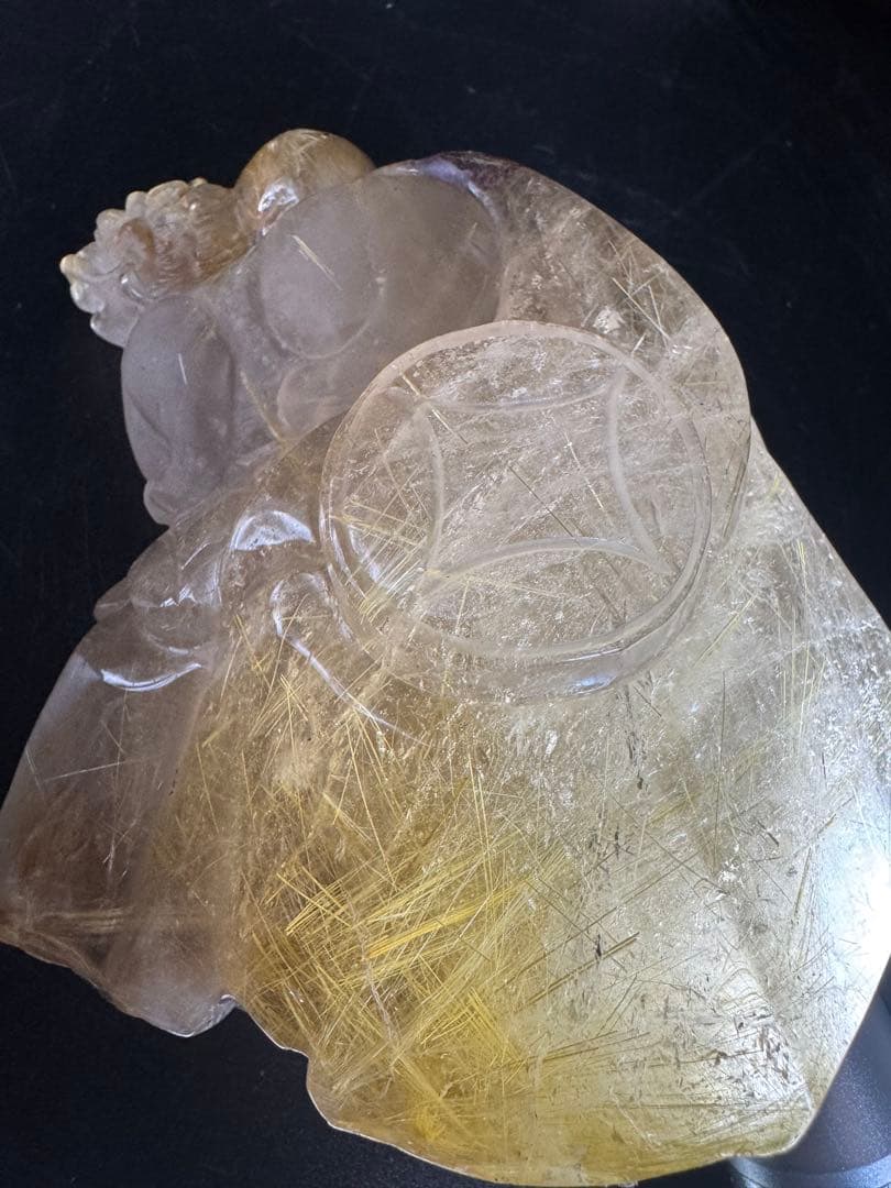 ルチルクォーツ貔貅彫り　天然石　台座付き