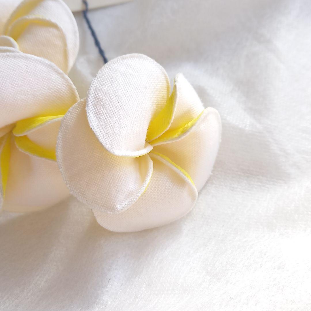 未使用 コサージュピンブローチ ホワイトイエロー マディソンブルー アクセサリー