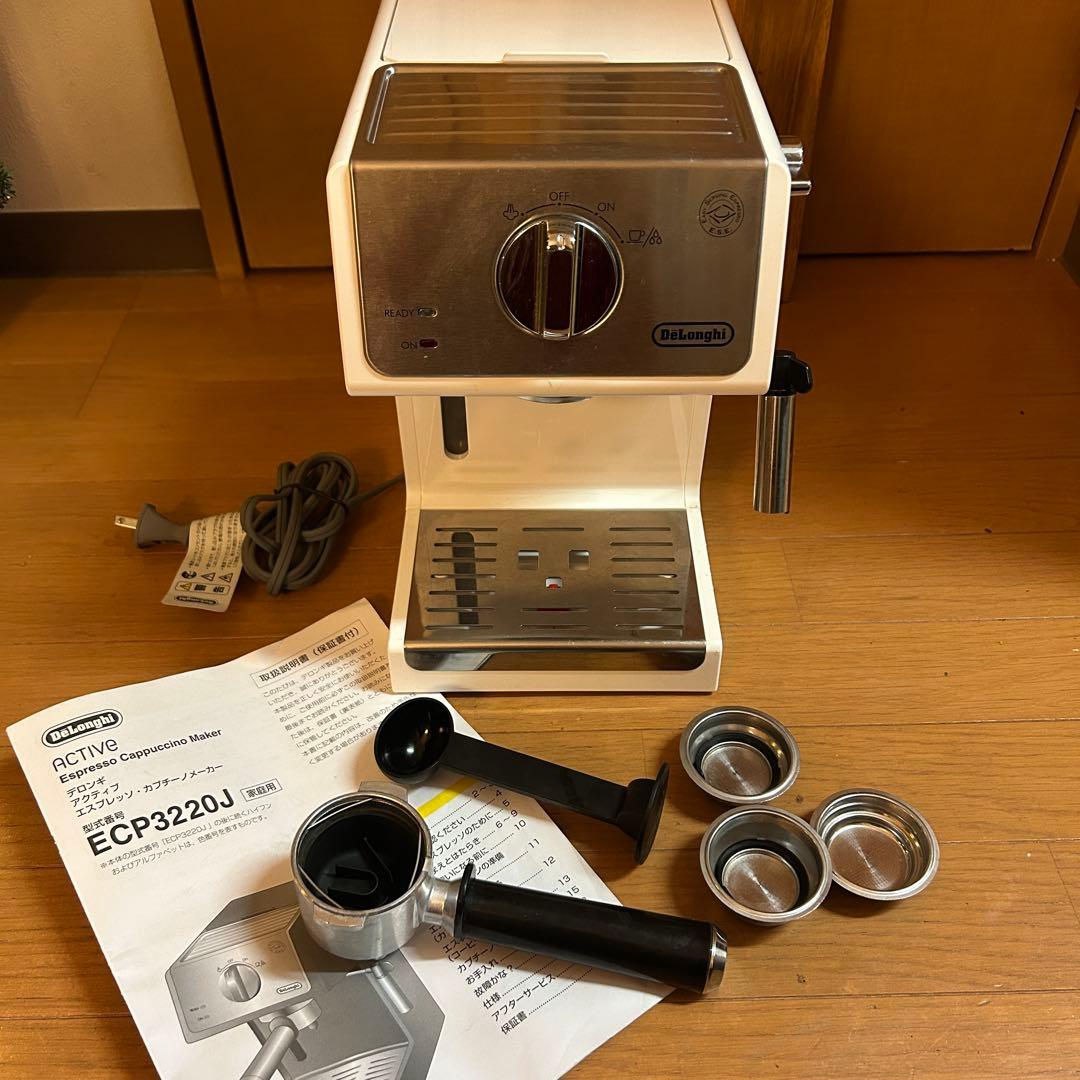 デロンギ　エスプレッソマシン　 ECP3220J-W