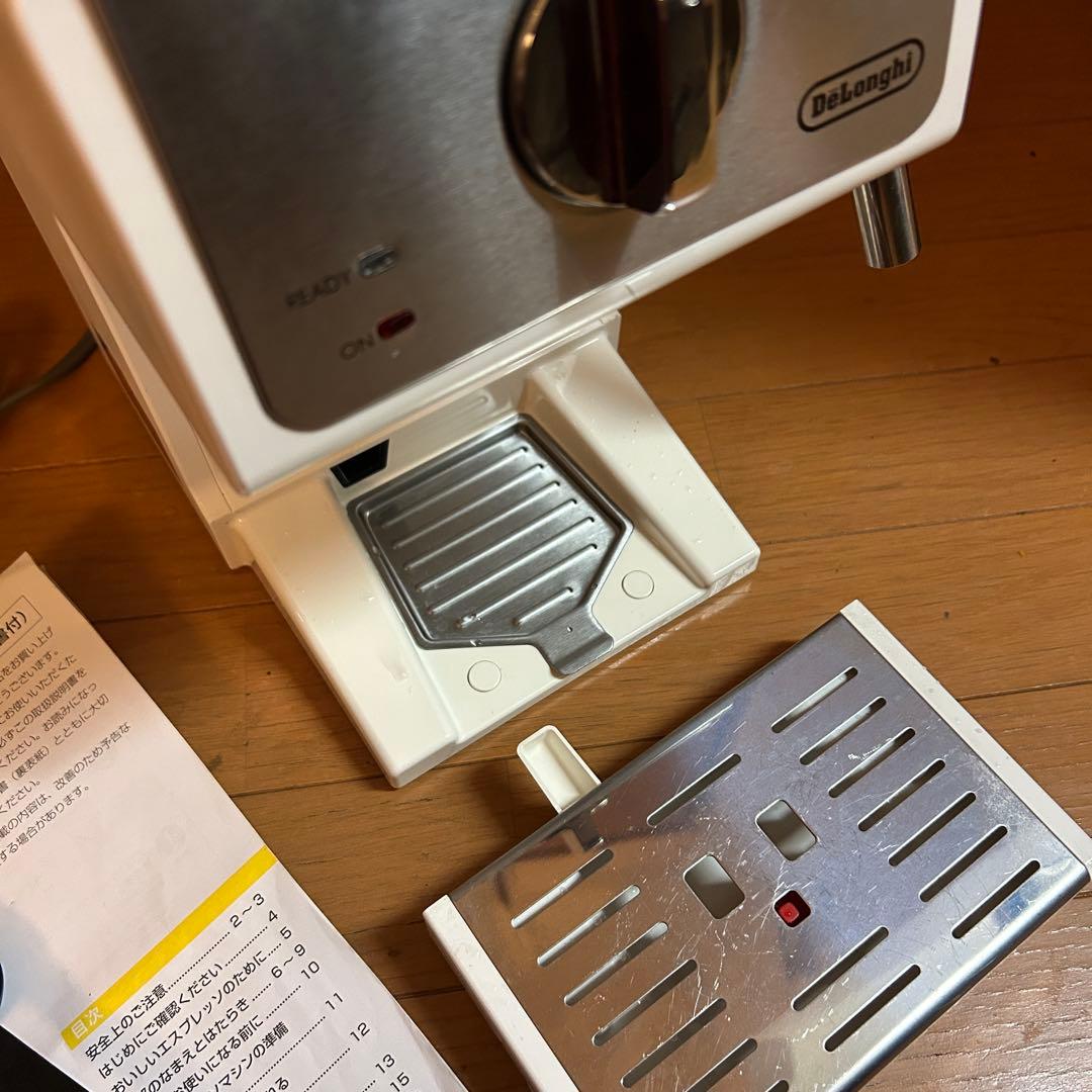 デロンギ　エスプレッソマシン　 ECP3220J-W