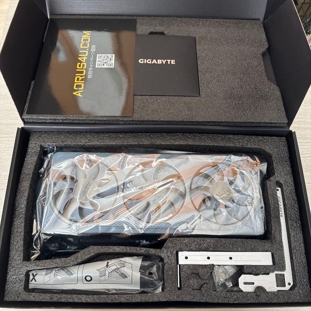 【美品】GIGABYTE RTX4070Ti SUPER AERO OCモデル
