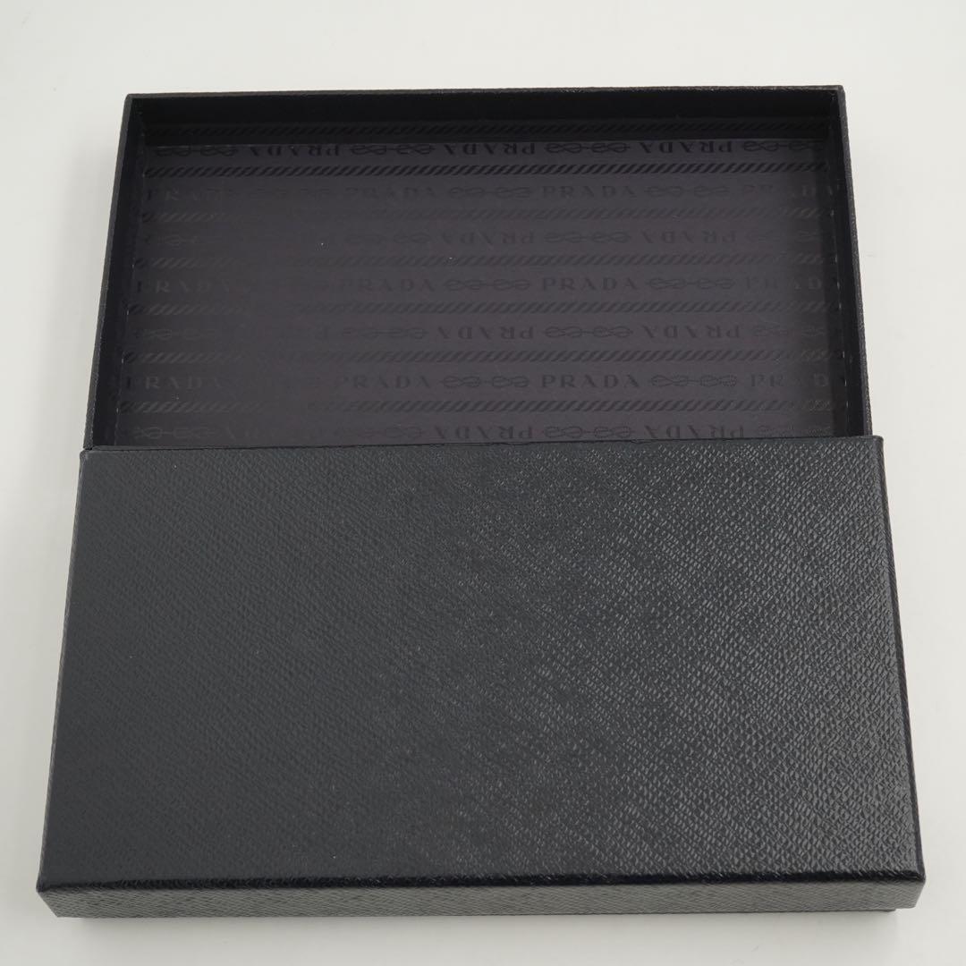 ✨新品未使用・箱付き✨　PRADA 長財布　サフィアーノ　レザー　三角プレート