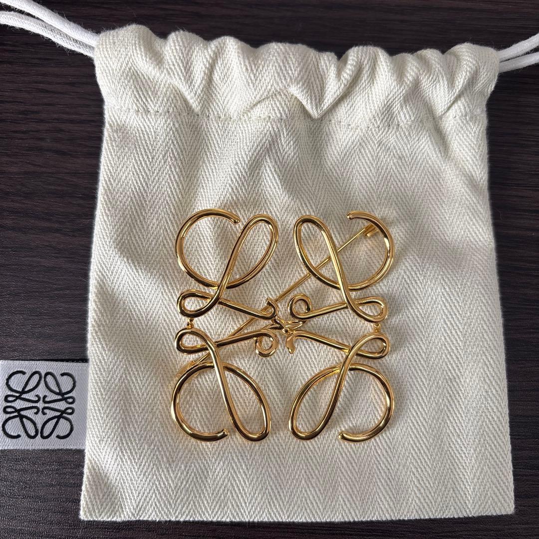LOEWE(ロエベ)ゴールド ブローチ
