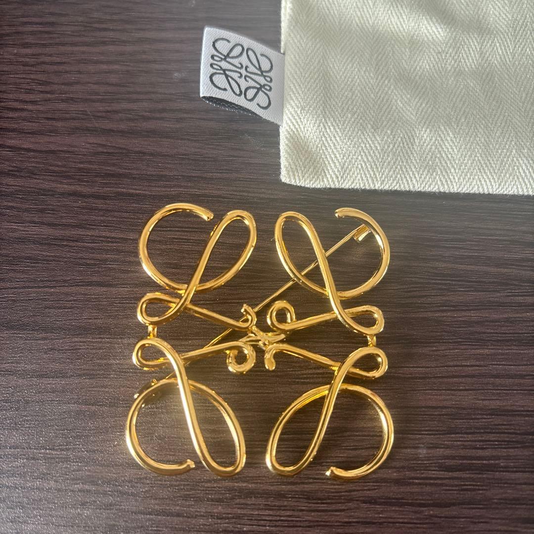 LOEWE(ロエベ)ゴールド ブローチ