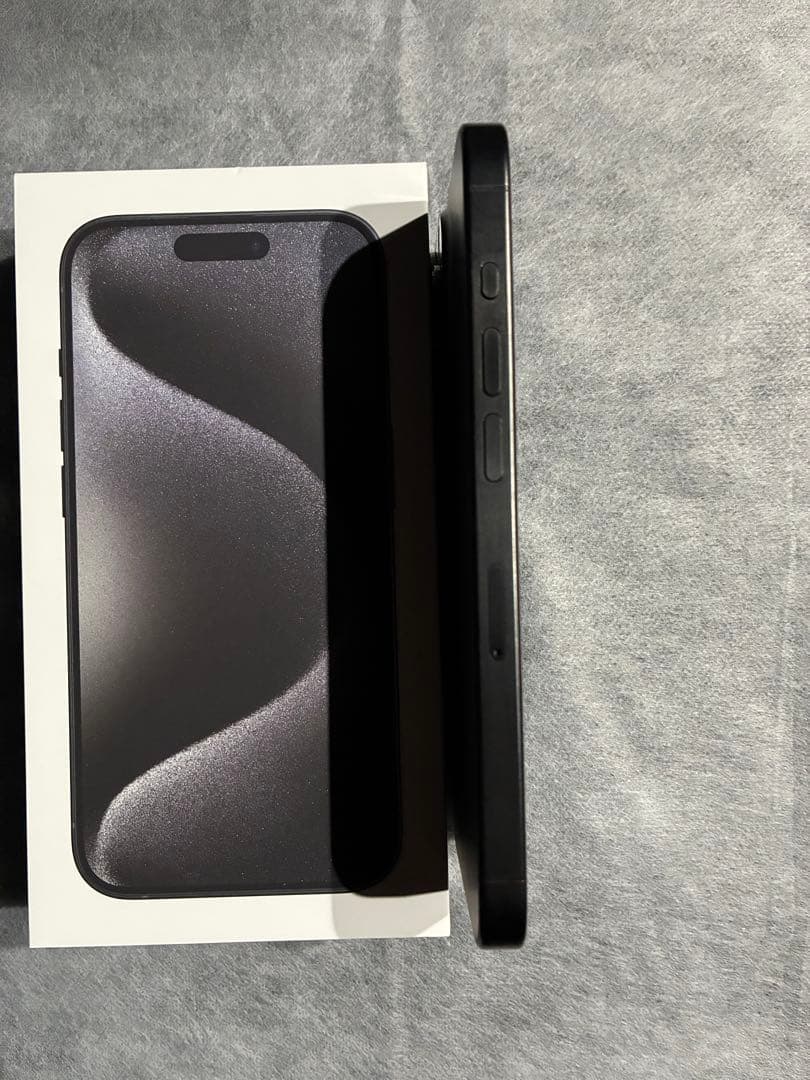 iPhone 15pro 128GB ブラックチタニウム　SIMフリー