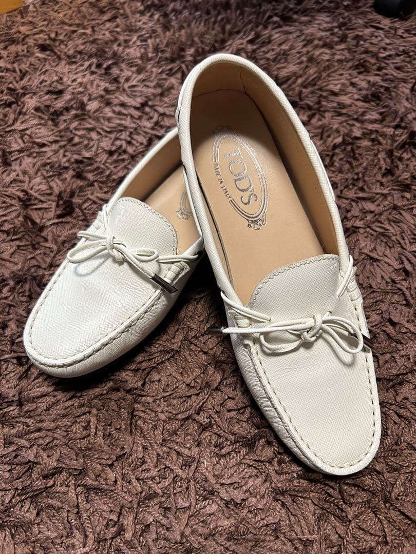 TOD'S ホワイト モカシン