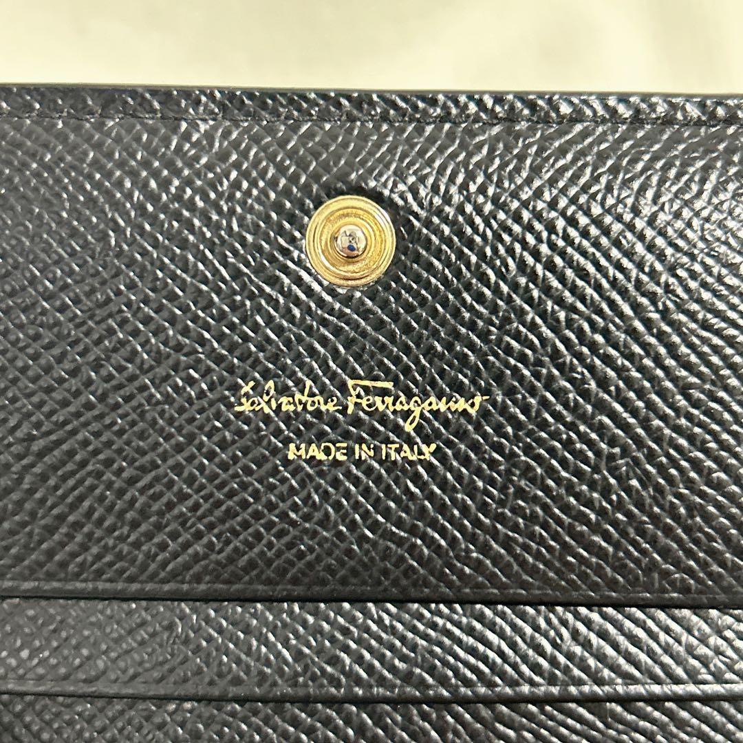 Salvatore Ferragamo ブラック二つ折り財布