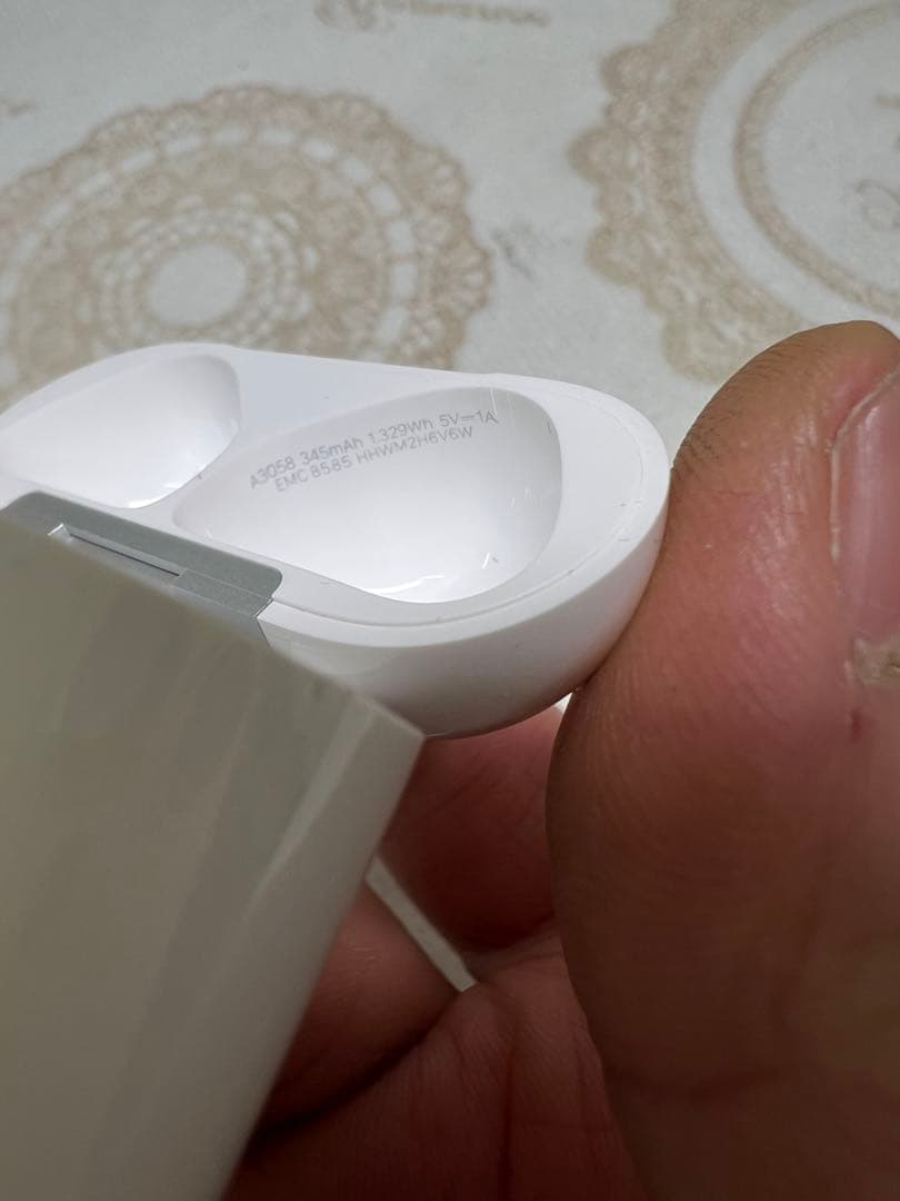 AirPods 4 本体 ホワイト