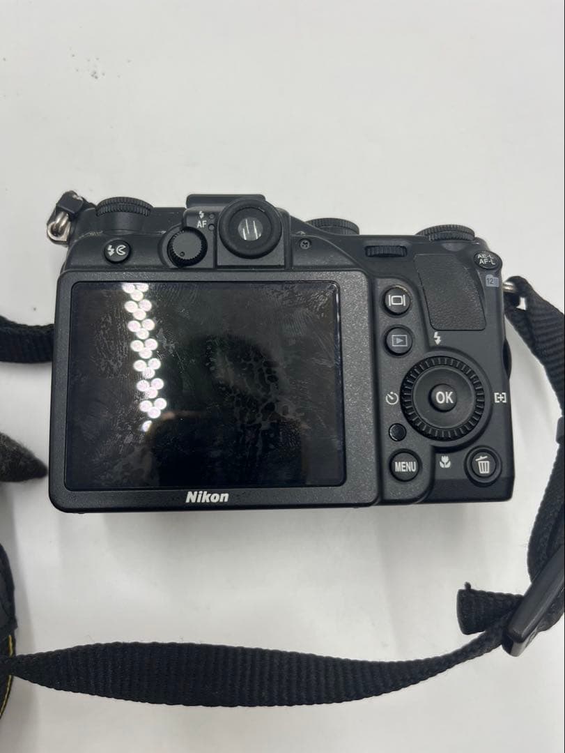 Nikon COOLPIX P7000 デジカメ