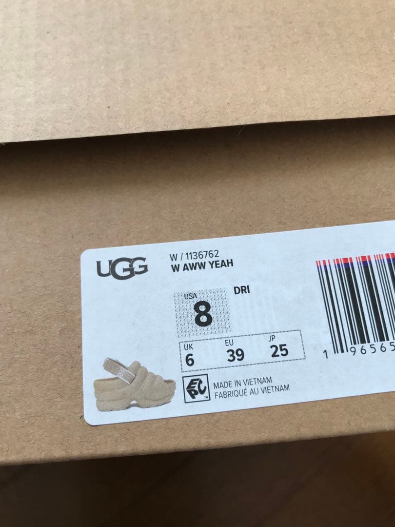 UGG アーイヤーaww yeahベージュ　driftwood スポーツ 厚底