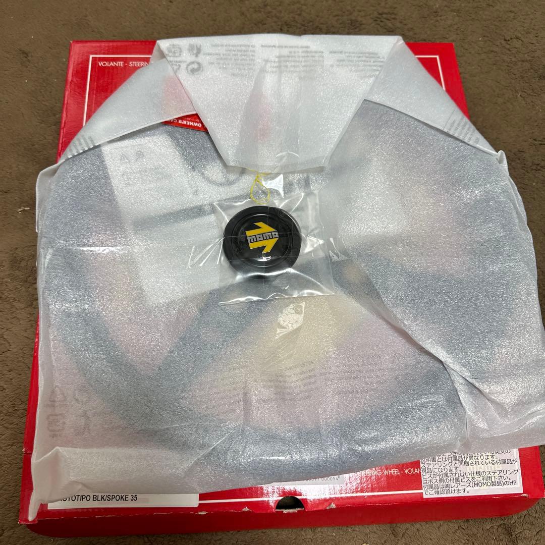 正規輸入品　MOMOプロトタイプ ステアリングBK/BK350mm新品未使用
