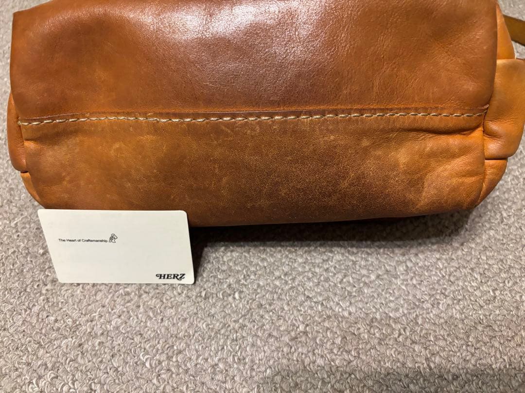 HERZ ヘルツ　メッセンジャーバッグ（ショルダーバッグ）　男女兼用　本革