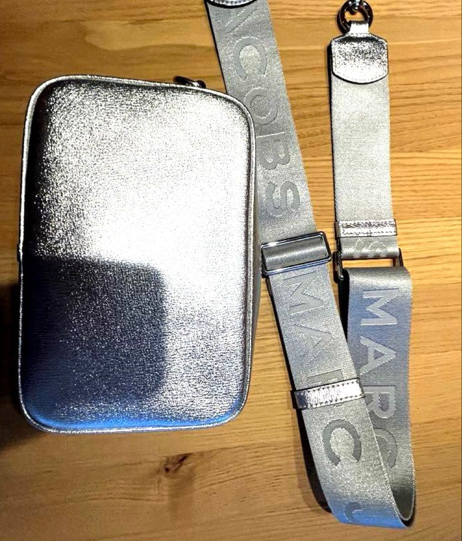 MARC JACOBS シルバー カメラバッグ