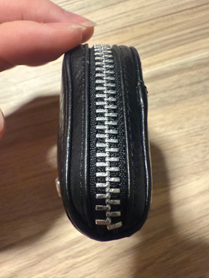 クロムハーツ ラウンドジップ レザーケース