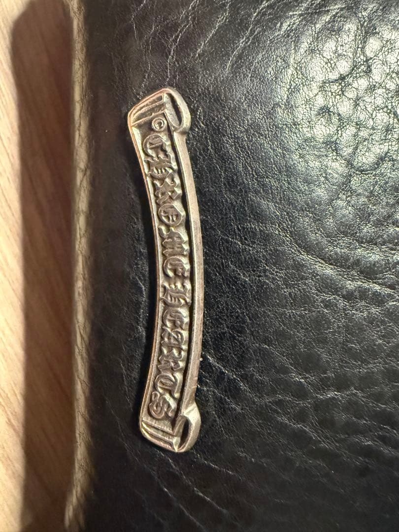 クロムハーツ ラウンドジップ レザーケース