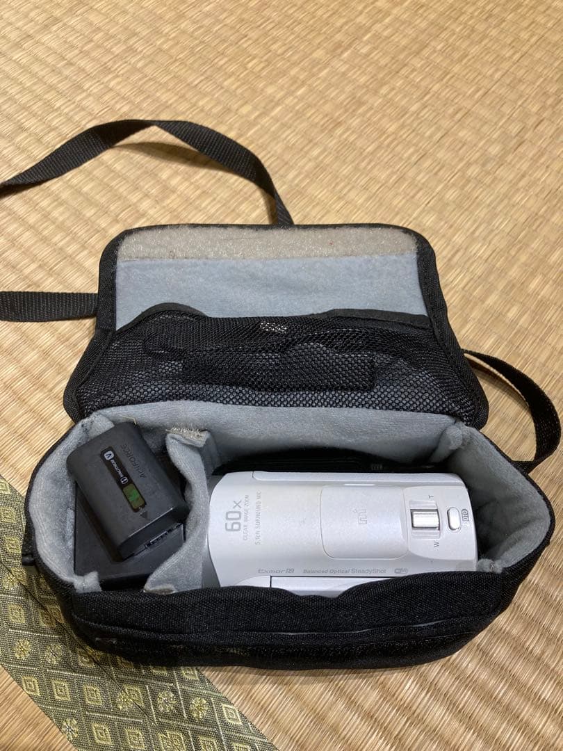 SONY HDR-CX670 ビデオカメラ バッテリー×3・充電器・入れ物付き