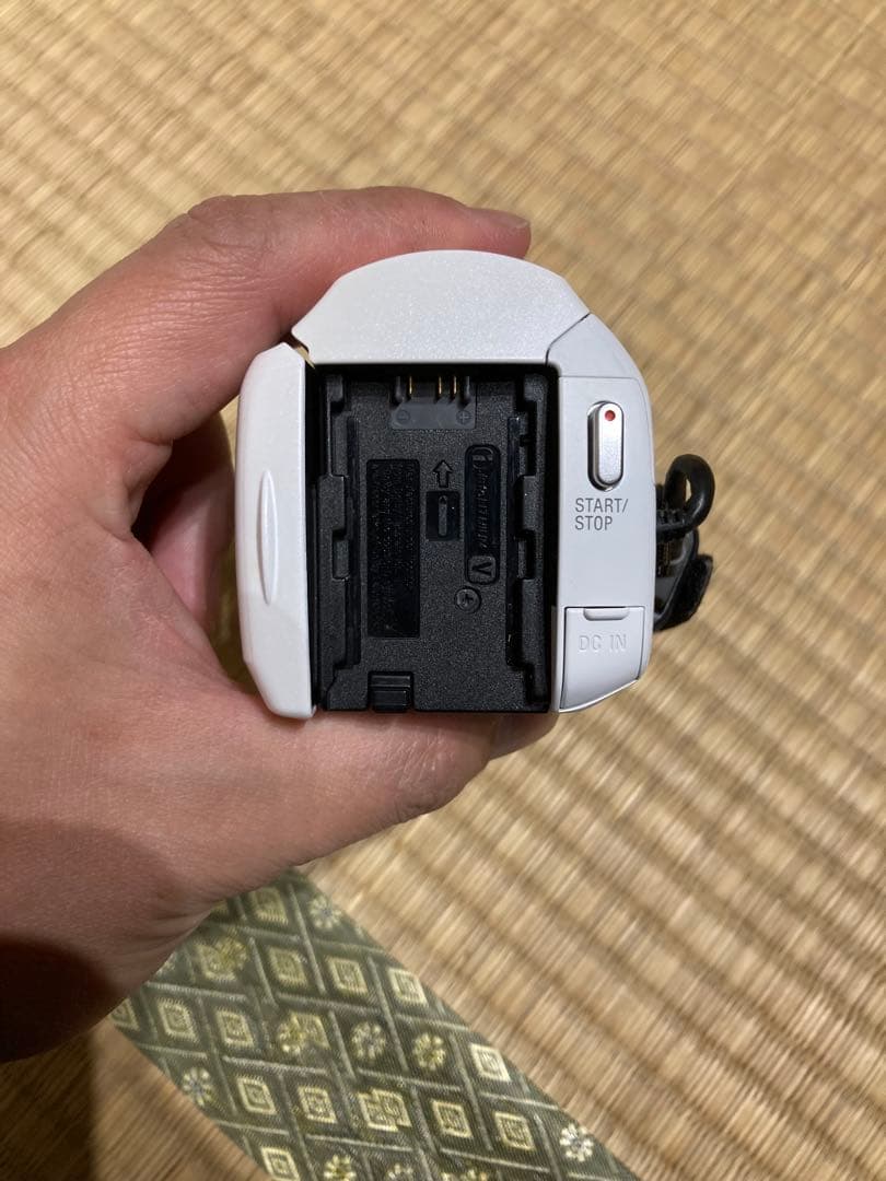 SONY HDR-CX670 ビデオカメラ バッテリー×3・充電器・入れ物付き