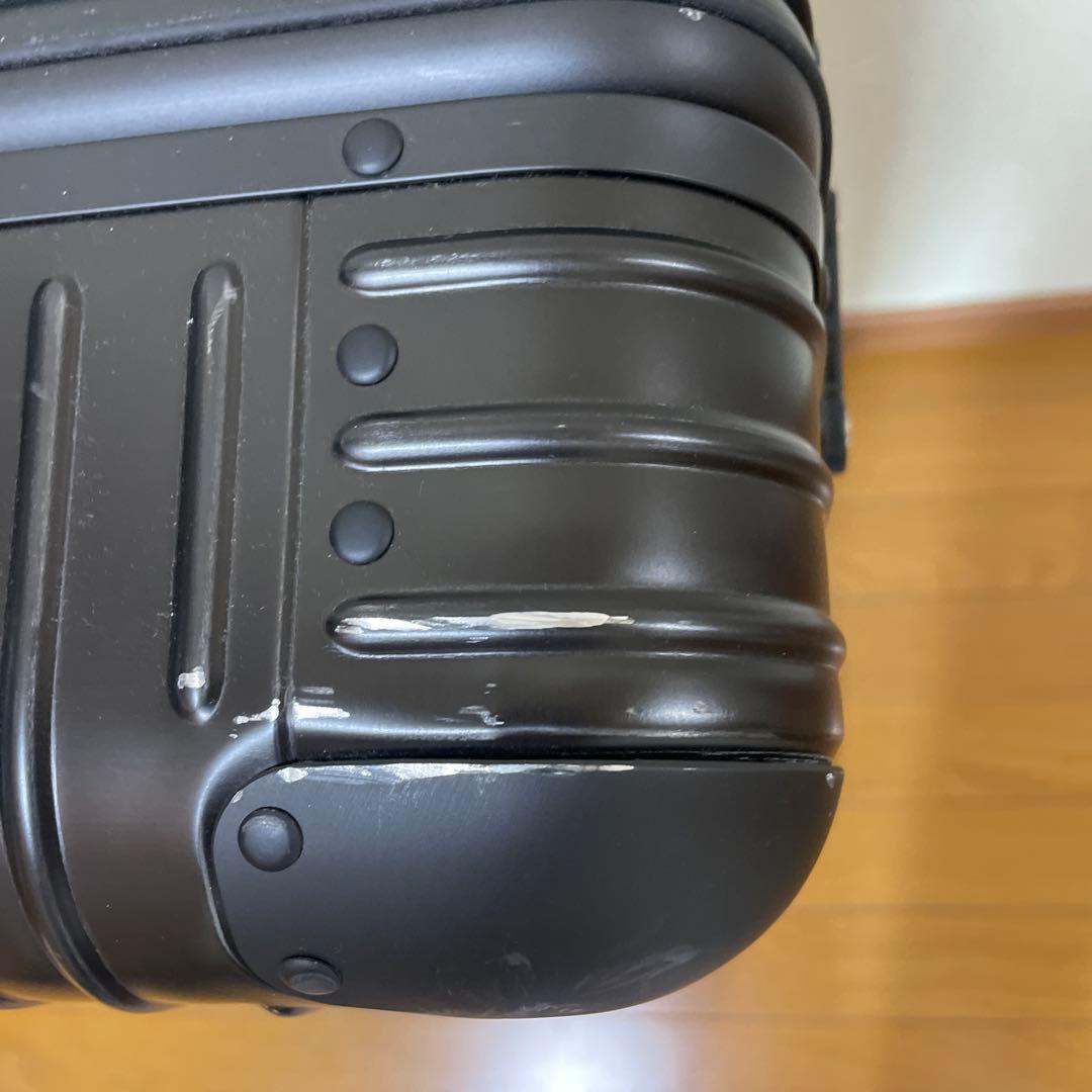 リモワ （アルミ） 黒、大容量