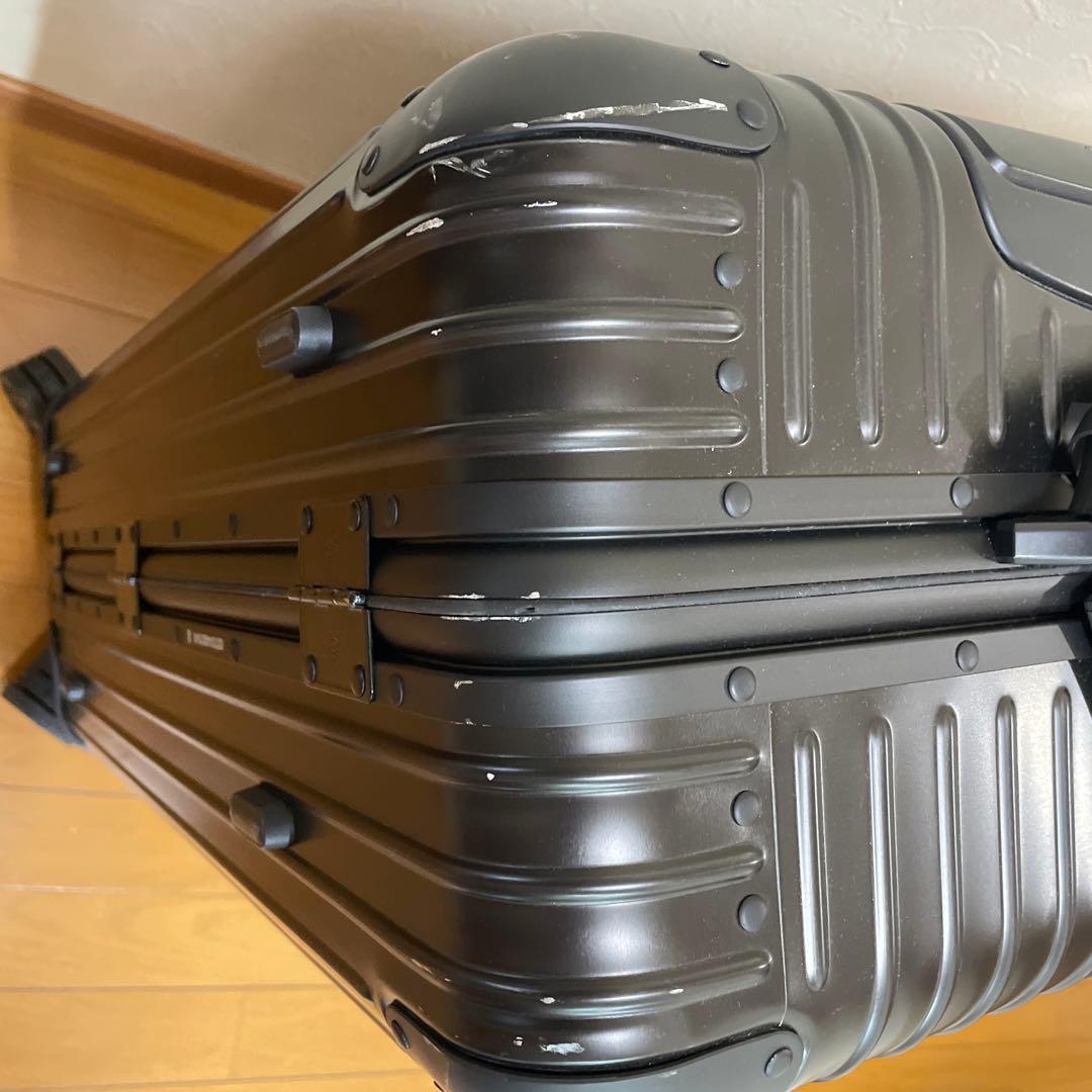 リモワ （アルミ） 黒、大容量