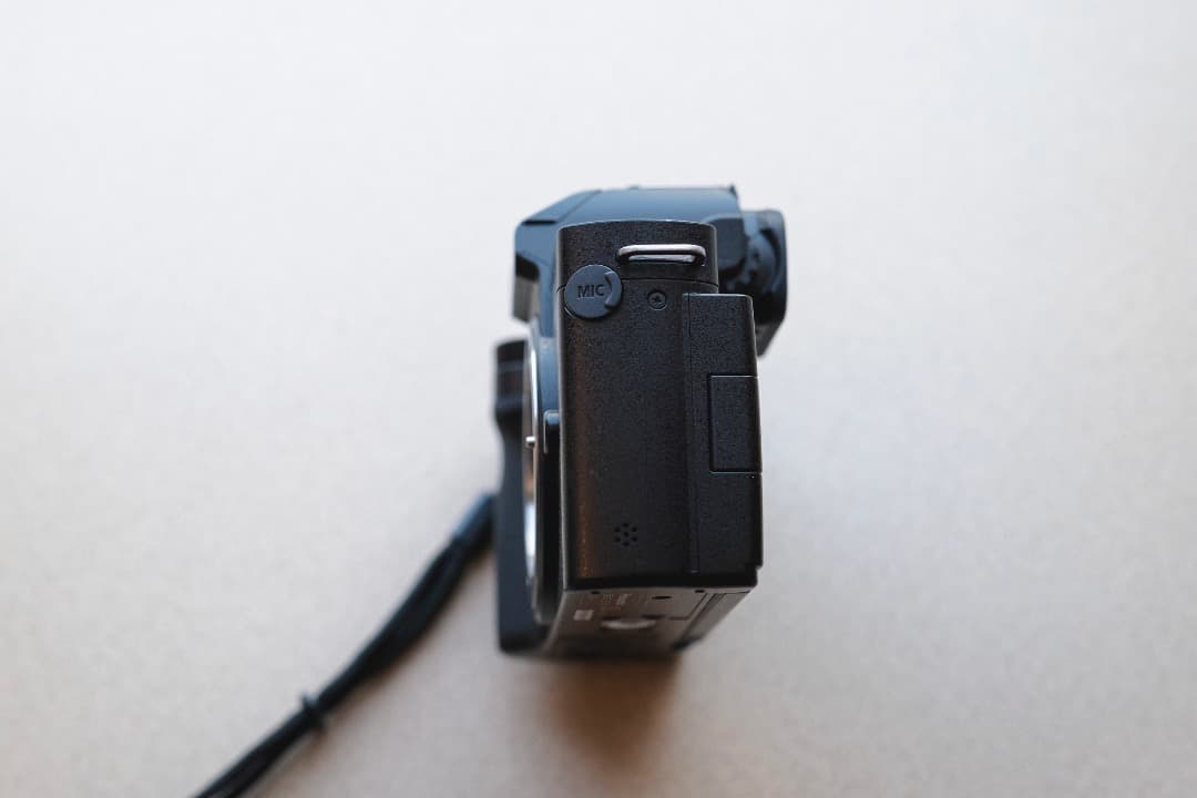 パナソニック Lumix G100D ボディ