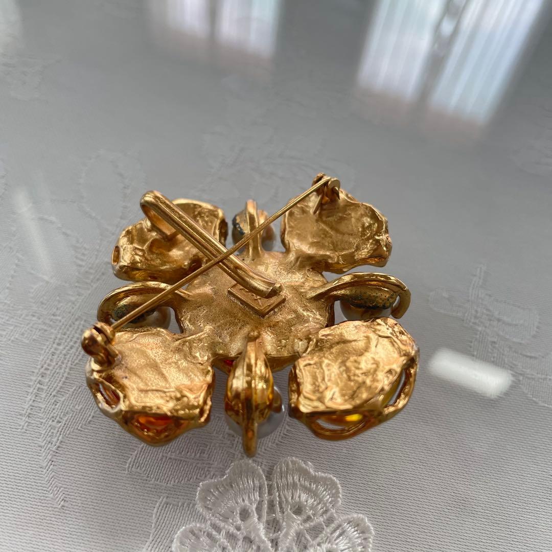 イブサンローラン　ブローチ　ヴィンテージ