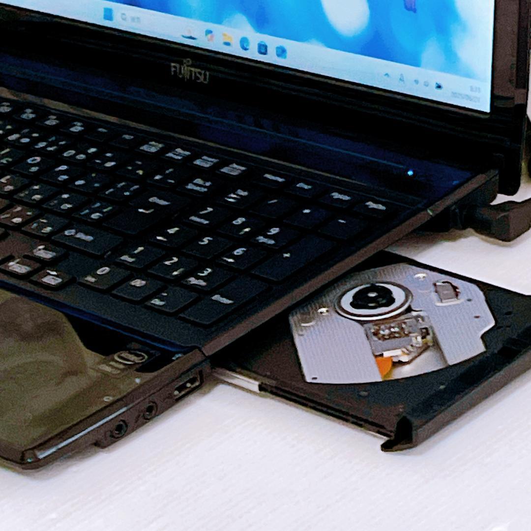 ノートパソコン 富士通 Windows11 i7 8GB 快速！SSD